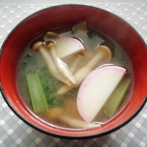 かまぼこ➕しめじ➕小松菜の味噌汁